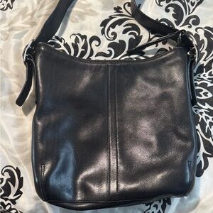 Coach Elegant Black Leather Shoulder Bag